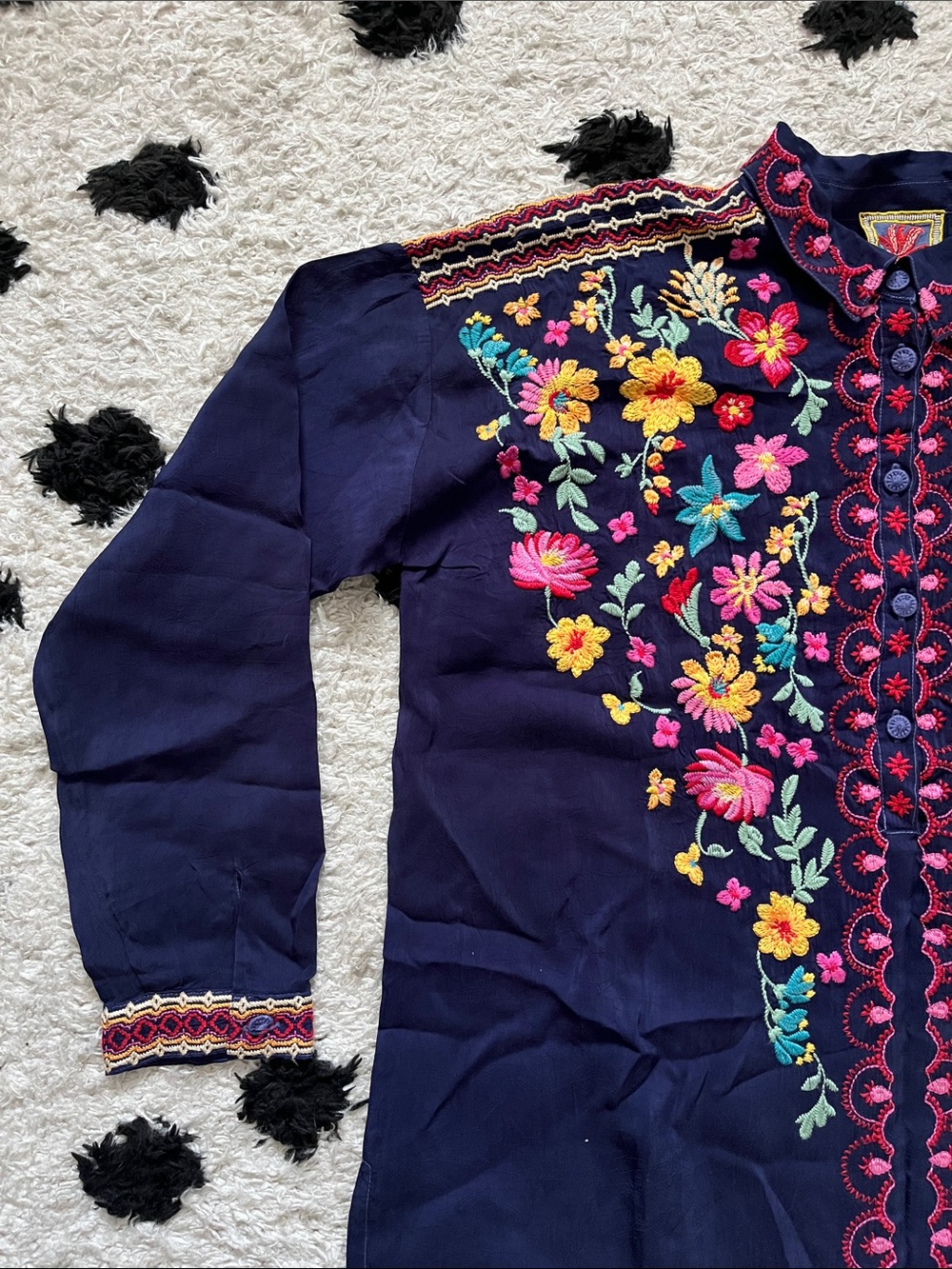 Johnny Was size small Slim Audrey Tunic Navy Embroidered Floral Tunic - Picture 3 of 12